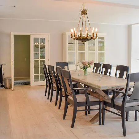 Дом отдыха 5 Bedroom Lovely In